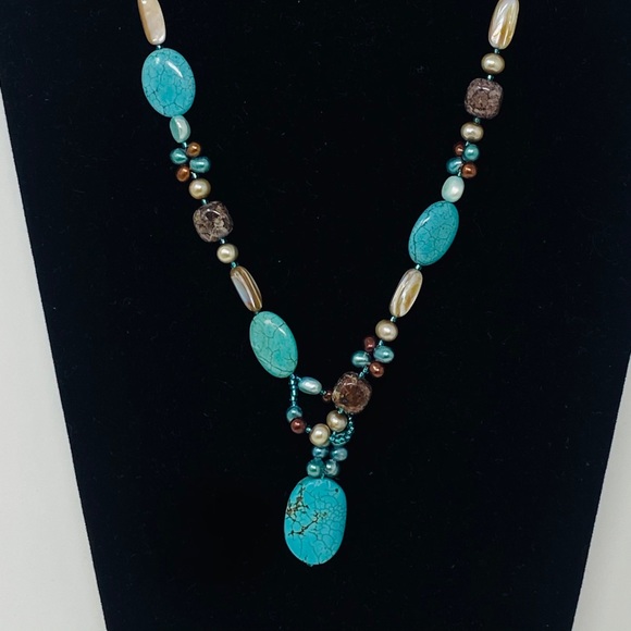 Gorgeous Semi-Precious Stone Necklace - Picture 3 of 4